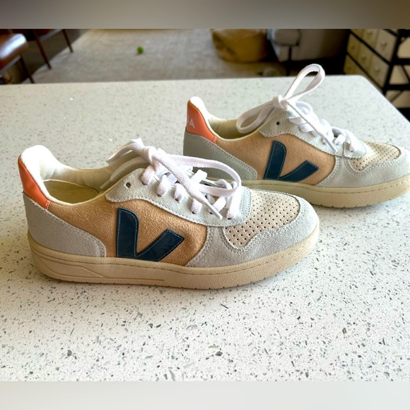 Free People VEJA sneakers. Size 37 (US 6). Great condition - Picture 1 of 5